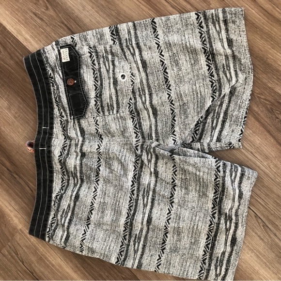 3RD& ARMY Gray White Board Shorts Swim Trunks Men Size 38 - Picture 8 of 9